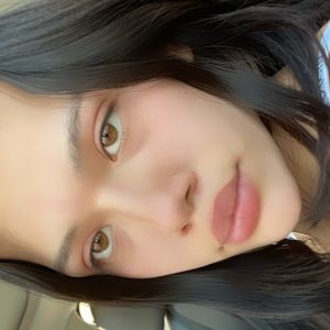 Meet your Posher, Adriana